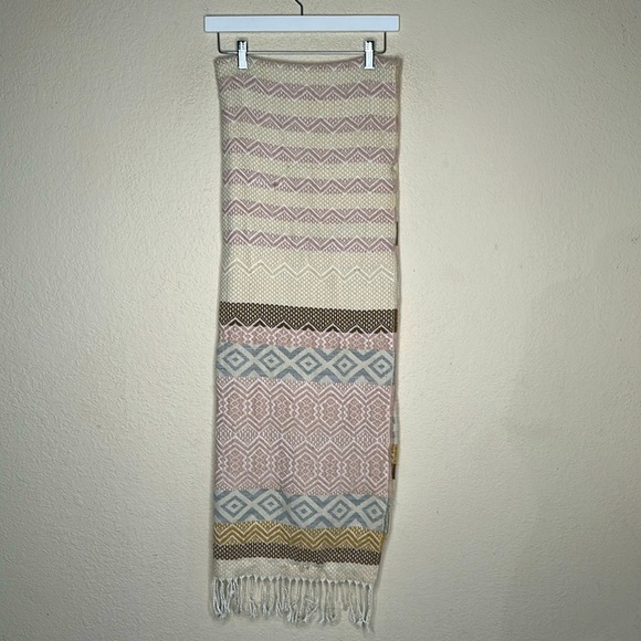 Boho  Aztec Santa Fe Print Fringe Scarf Shawl Throw Fringe Pastel Pink Ivory - Picture 7 of 9